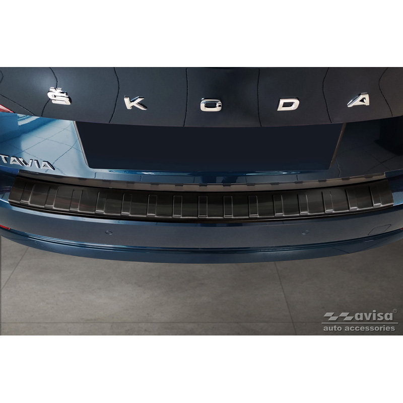 Protection de seuil arrière inox noir sur mesure pour Skoda Octavia IV Liftback 2020-2024 & FL 2024- 'Ribs'