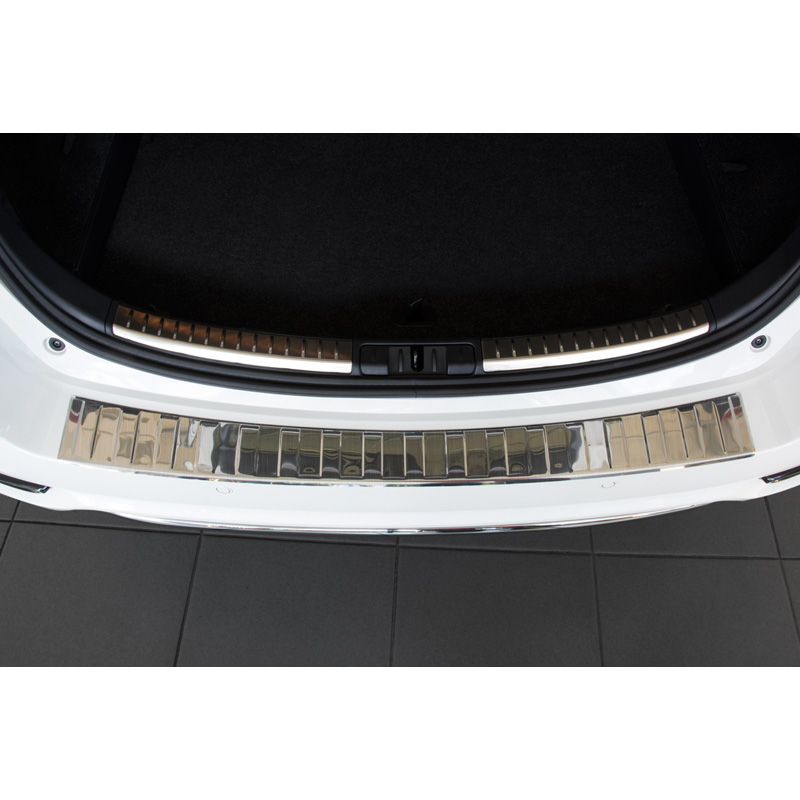 Protection de seuil arrière inox sur mesure pour Toyota Auris 5 portes 2015-2019 'Ribs'