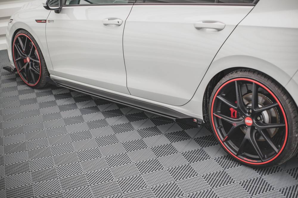 Zijskirts met Canards Street Pro Volkswagen Golf 8 GTI / GTI Clubsport / R-Line Maxton