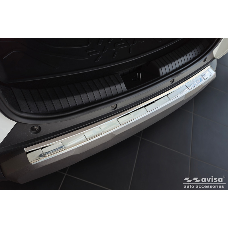 Protection de seuil arrière inox sur mesure pour Dacia Duster III 2024- 'Ribs'
