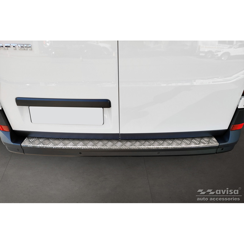Protection de seuil arrière inox sur mesure pour Volkswagen Crafter & MAN TGE 2017- 'Riffled' ('XL'-version)