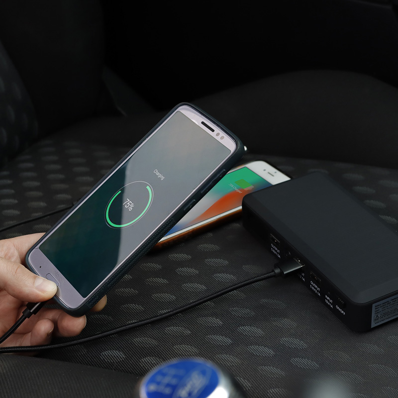 Démarreur d'urgence 600A et batterie externe portable + LED