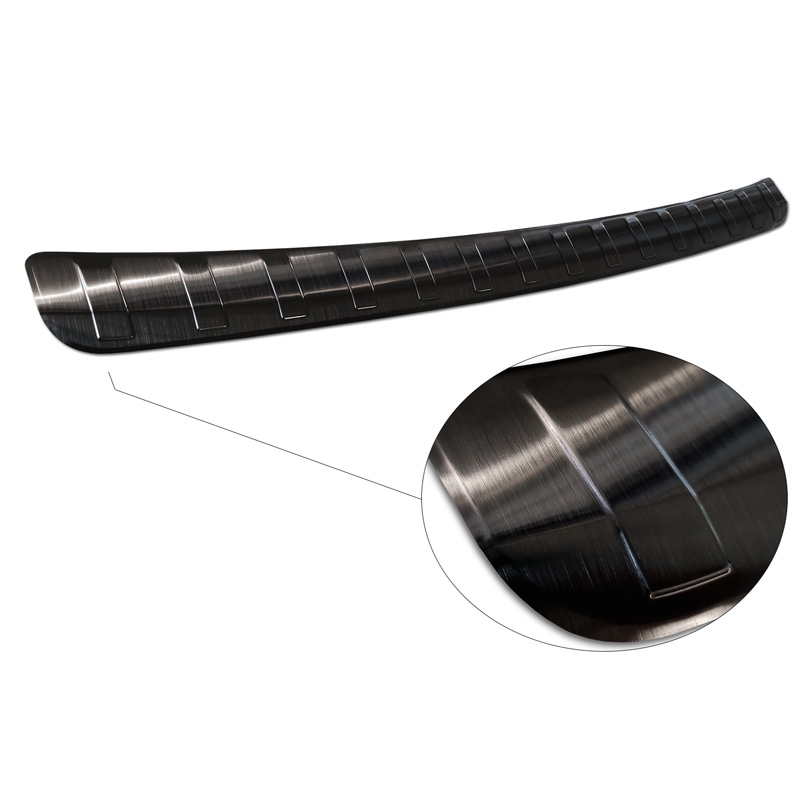 Protection de seuil arrière inox noir sur mesure pour Mercedes Classe-GLA II H247 2020- 'Ribs'