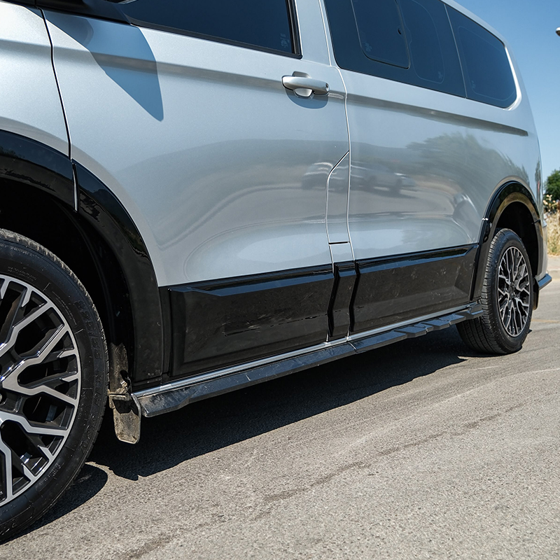 Oneway Jeu de baguettes de porte sur mesure pour Volkswagen Transporter T7 2024- (Chassis court / toutes les versions) - Noir brillant