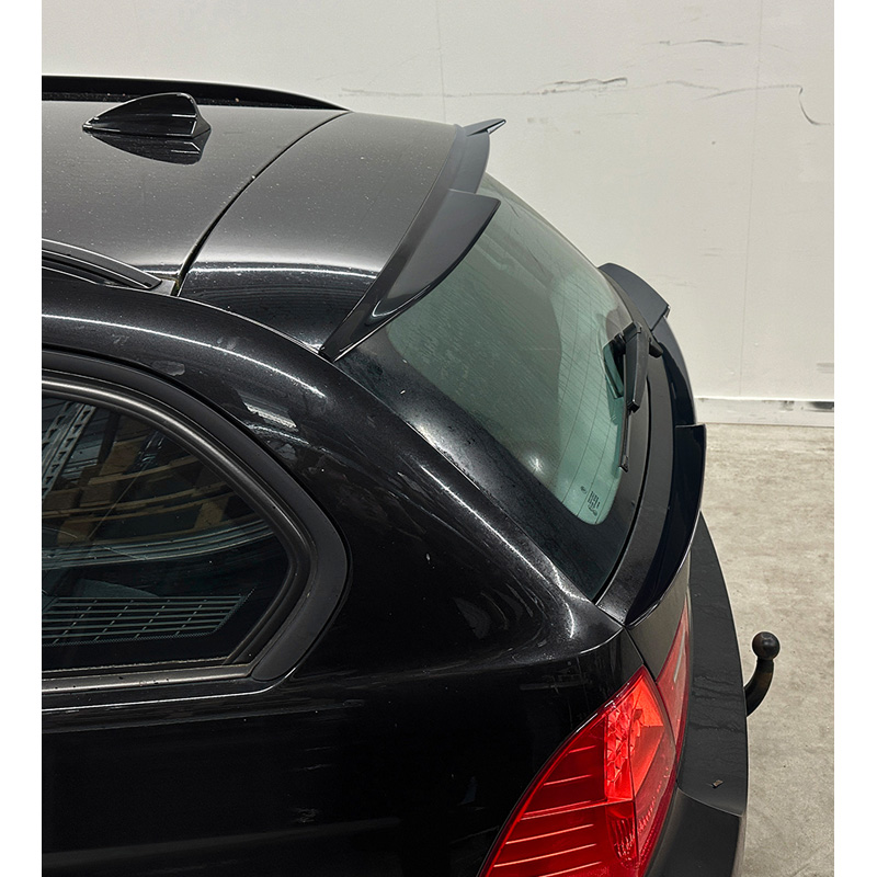Aileron arrière inférieur sur mesure pour BMW Série-3 E91 Touring 2005-2012 (ABS Noir Luisant)