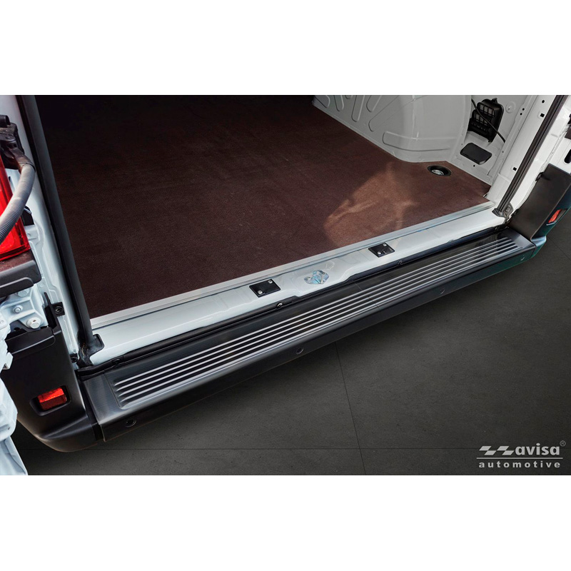 Avisa Protection de seuil arrière inox noir sur mesure pour Fiat Ducato III Facelift 2023- / Opel Movano III Facelift 2023- / Toyota Proace Max 2024- 'Ribs' (2 parties)