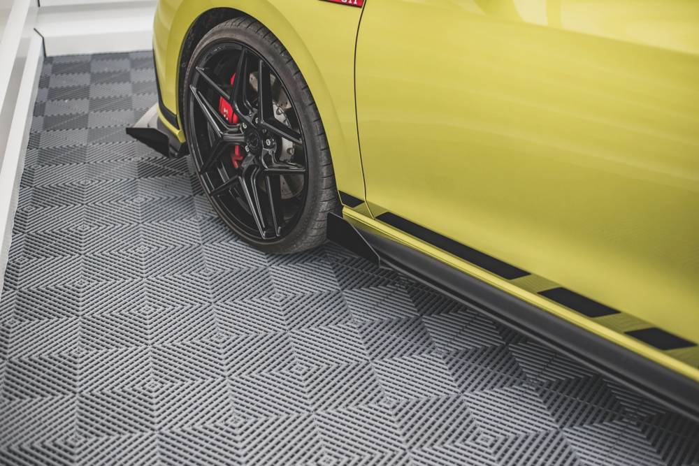 Zijskirts met Canards Street Pro Volkswagen Golf 8 GTI / GTI Clubsport / R-Line Maxton