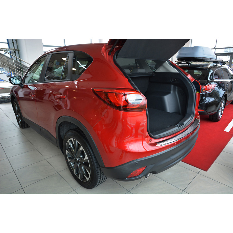 Protection de seuil arrière inox noir sur mesure pour Mazda CX-5 2012-2017 'Ribs'