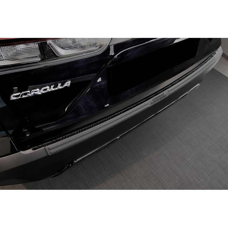 Protection de seuil arrière en aluminium noir mat sur mesure pour Toyota Corolla Cross 2022- 'Riffled Plate'