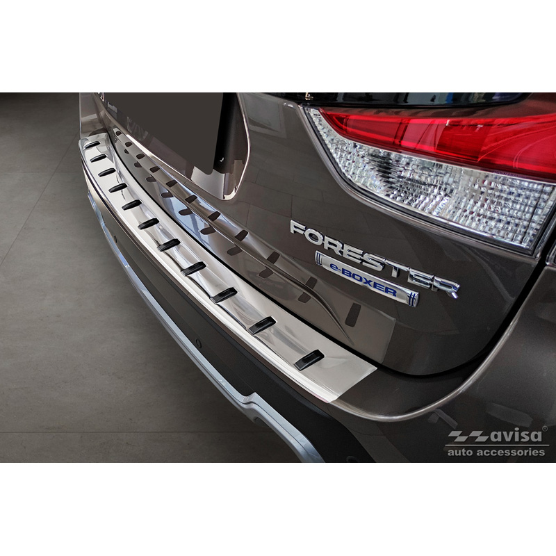 Protection de seuil arrière inox sur mesure pour Subaru Forester (SK) 2018-2024 'STRONG EDITION'
