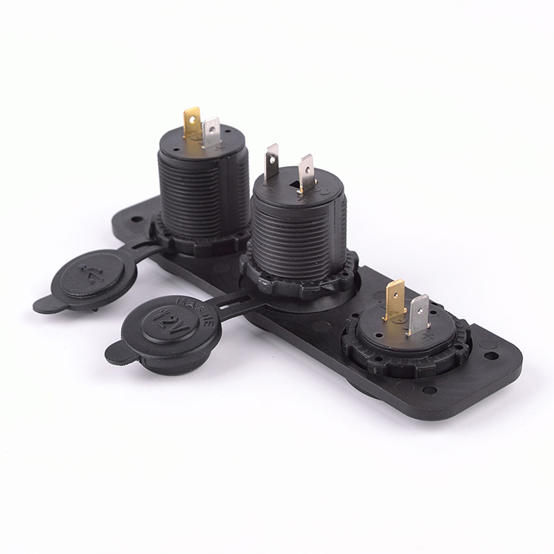 Adaptateur USB d'Encastré 3-en-1 2xUSB 5V-2,1A&1A/Ind. Volt/Prise/Input 12V-24V