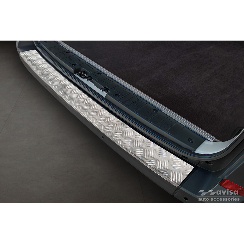 Protection de seuil arrière inox sur mesure pour Volkswagen Crafter & MAN TGE 2017- 'Riffled' ('XL'-version)