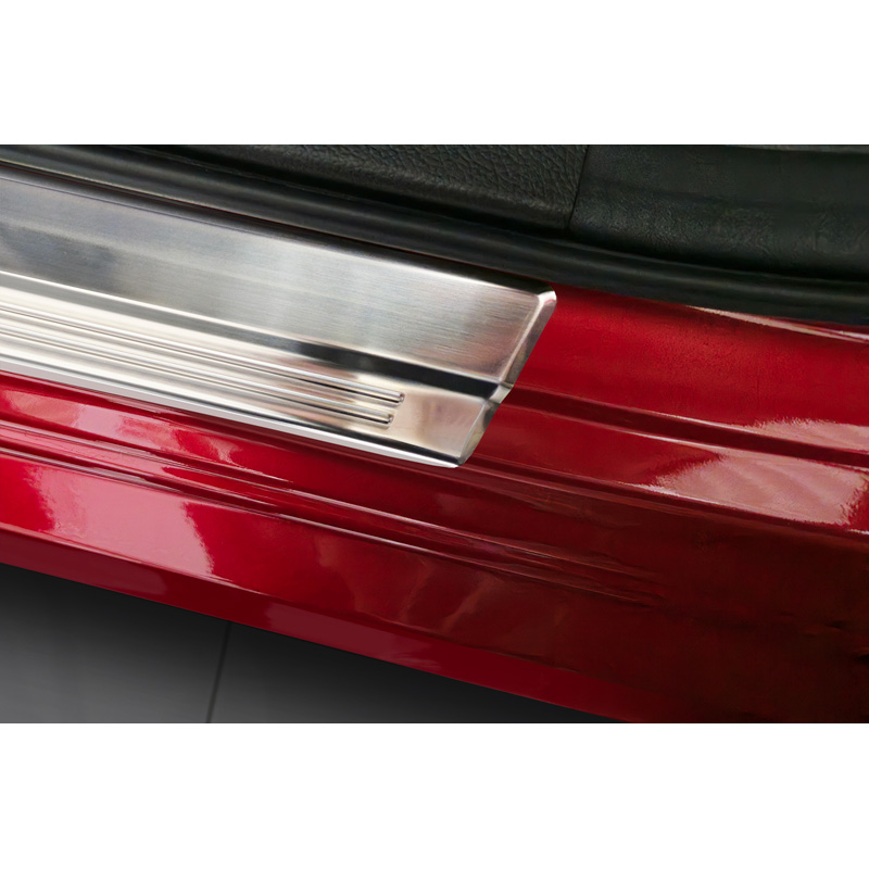 Avisa Seuils de portes inoxydable sur mesure pour Suzuki Swift VI 2024- 'Lines' - 4-pièces