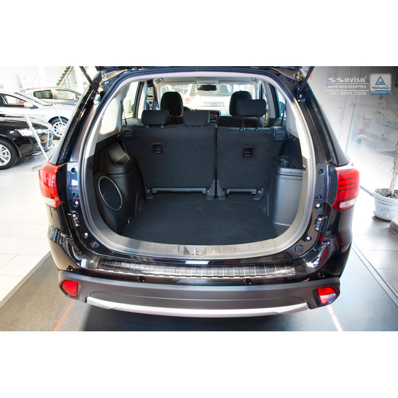 Protection de seuil arrière inox sur mesure pour Mitsubishi Outlander III Facelift 2015- 'Ribs' (avec découpé PDC)
