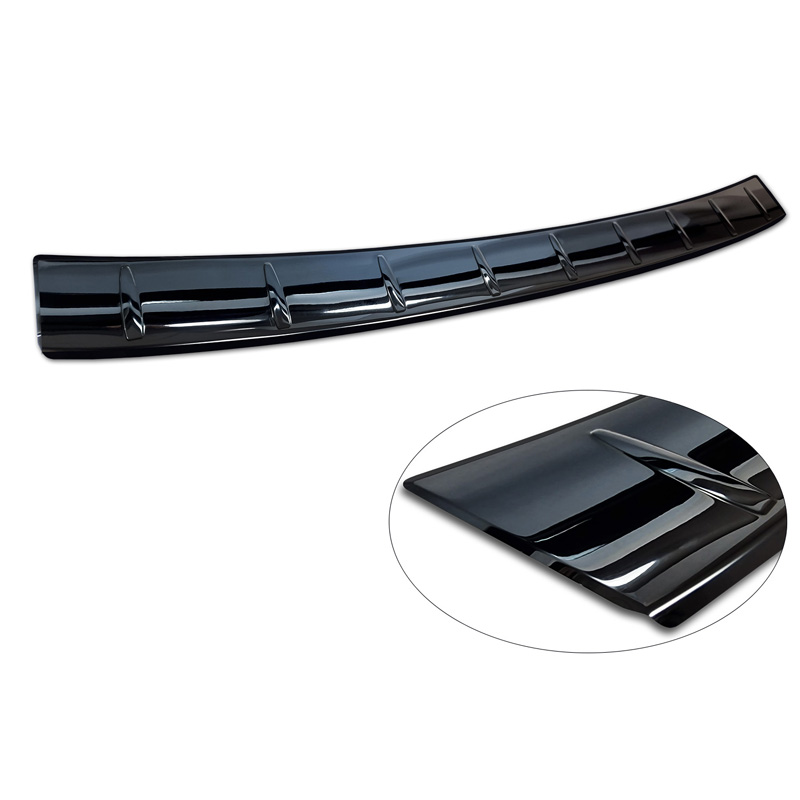 Protection de seuil arrière inox Noir-Chromé sur mesure pour Volkswagen Tiguan (CT1) 2024- 'Ribs'