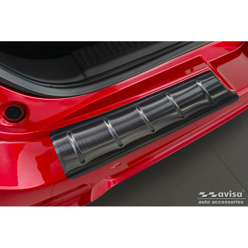 Protection de seuil arrière inox noir sur mesure pour Suzuki Swift VI 2024- 'Ribs'