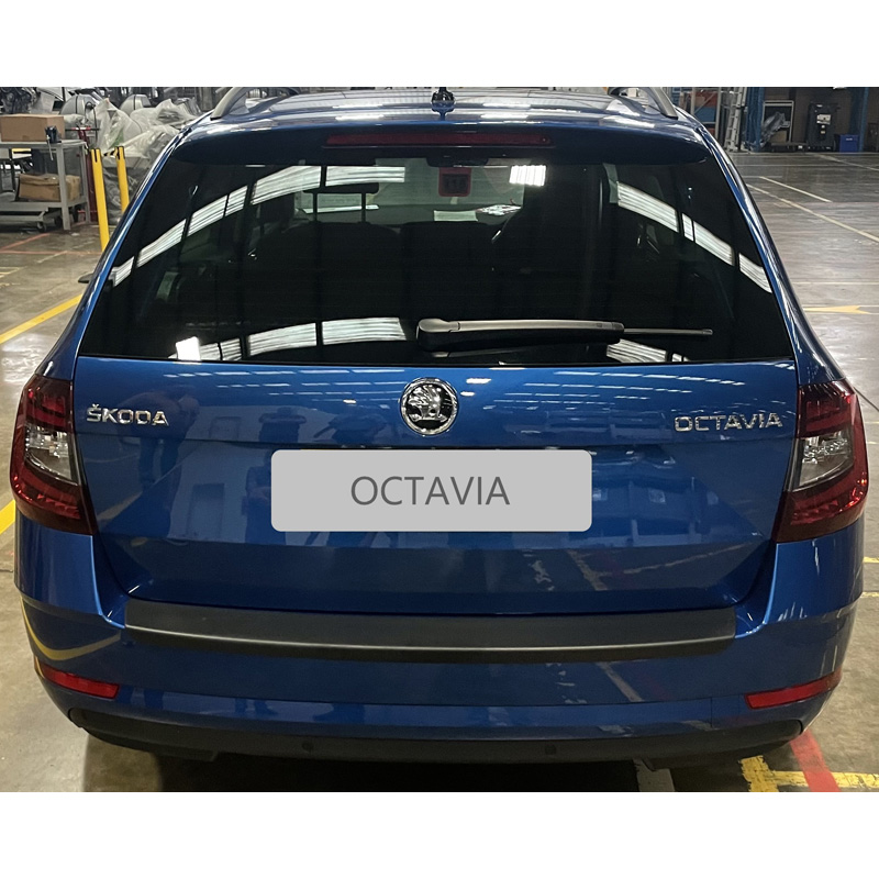 Protection de seuil arrière (ABS) sur mesure pour Skoda Octavia III FL Kombi 2017-2020 (excl. VRS) Noir