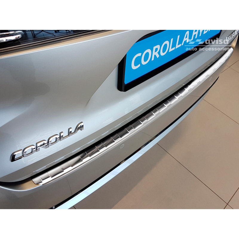 Protection de seuil arrière inox sur mesure pour Toyota Corolla XII Combi 2019- (incl. GR Sport) & Suzuki Swace Combi 2020- 'Ribs'