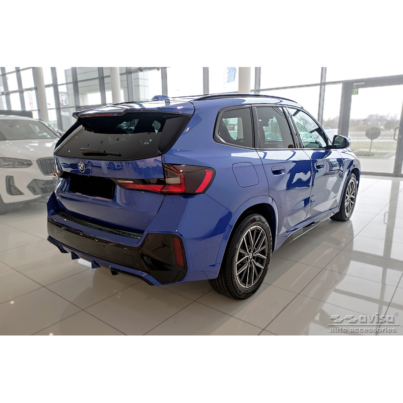 Protection de seuil arrière carboné 3D sur mesure pour BMW X1 avec Pacquet-M (U11) 2022- 'Ribs'