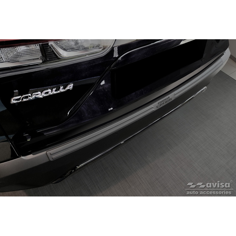 Protection de seuil arrière inox noir sur mesure pour Toyota Corolla Cross 2022- 'Ribs'
