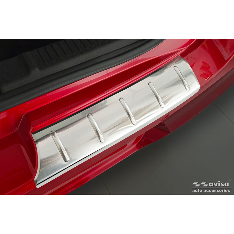 Protection de seuil arrière inox sur mesure pour Suzuki Swift VI 2024- 'Ribs'