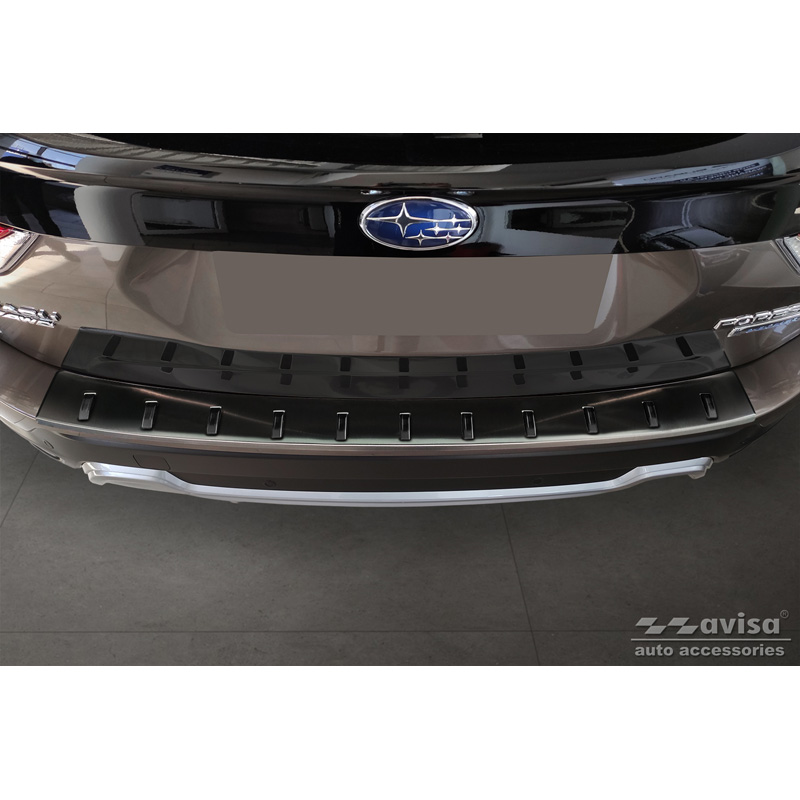 Protection de seuil arrière inox noir sur mesure pour Subaru Forester (SK) 2018-2024 'STRONG EDITION'