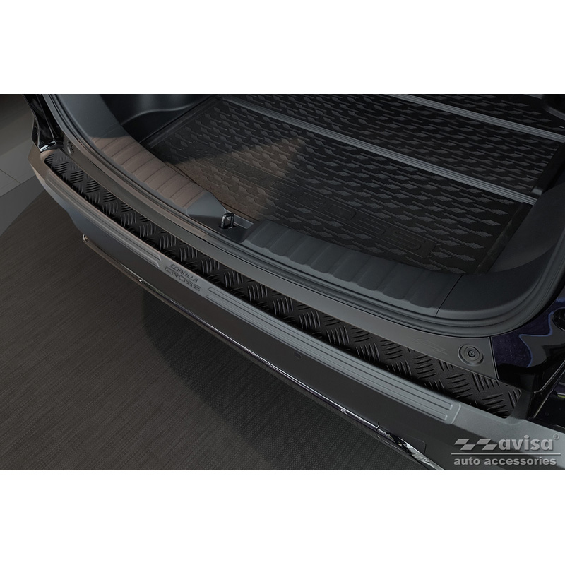 Protection de seuil arrière en aluminium noir mat sur mesure pour Toyota Corolla Cross 2022- 'Riffled Plate'