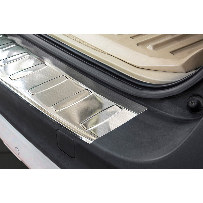 Protection de seuil arrière inox sur mesure pour Volvo XC70 Facelift 2013-2016 'Ribs'