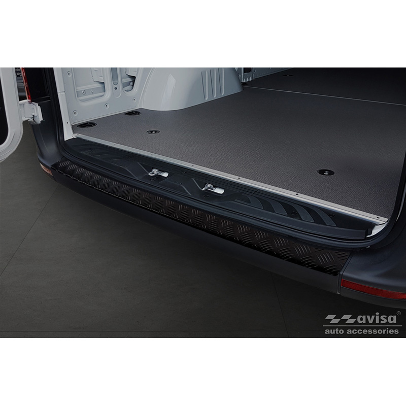 Protection de seuil arrière en aluminium noir mat sur mesure pour Mercedes Sprinter III 2018- 'Riffled plate'
