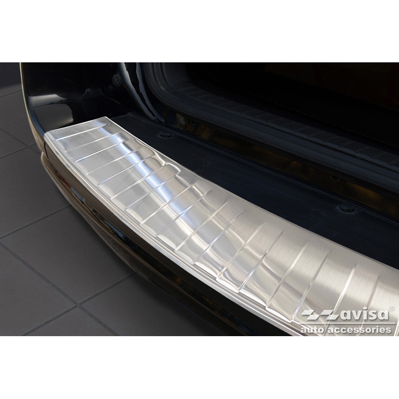 Protection de seuil arrière inox sur mesure pour Toyota RAV-4 FL 2008-2010 'Ribs' (Seulement avec roue de secours)