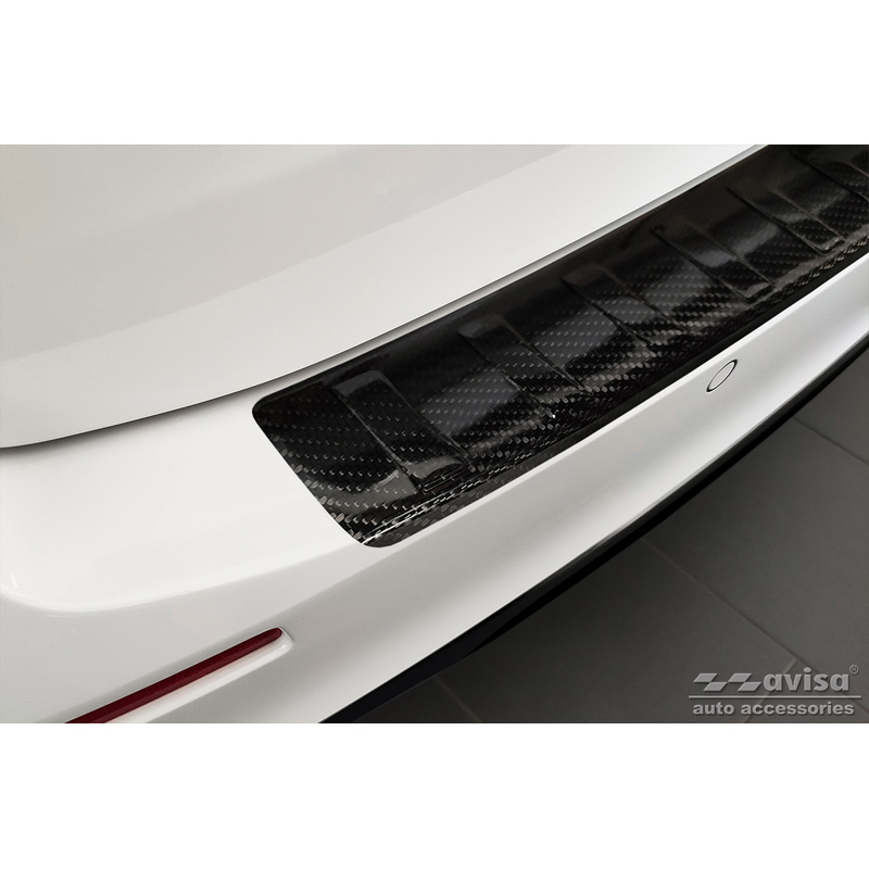 Protection de seuil arrière carboné 3D sur mesure pour BMW Série-5 Touring G31 FL 2020-2024 'Ribs'
