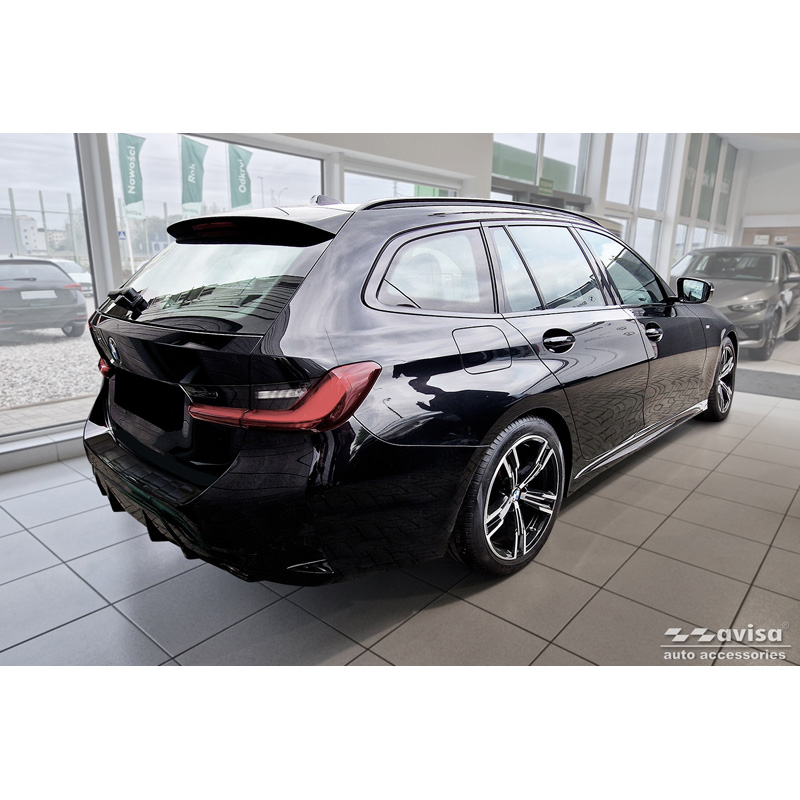 Protection de seuil arrière carboné 3D sur mesure pour BMW 3 Touring (G21) Facelift 2022- 'Ribs'