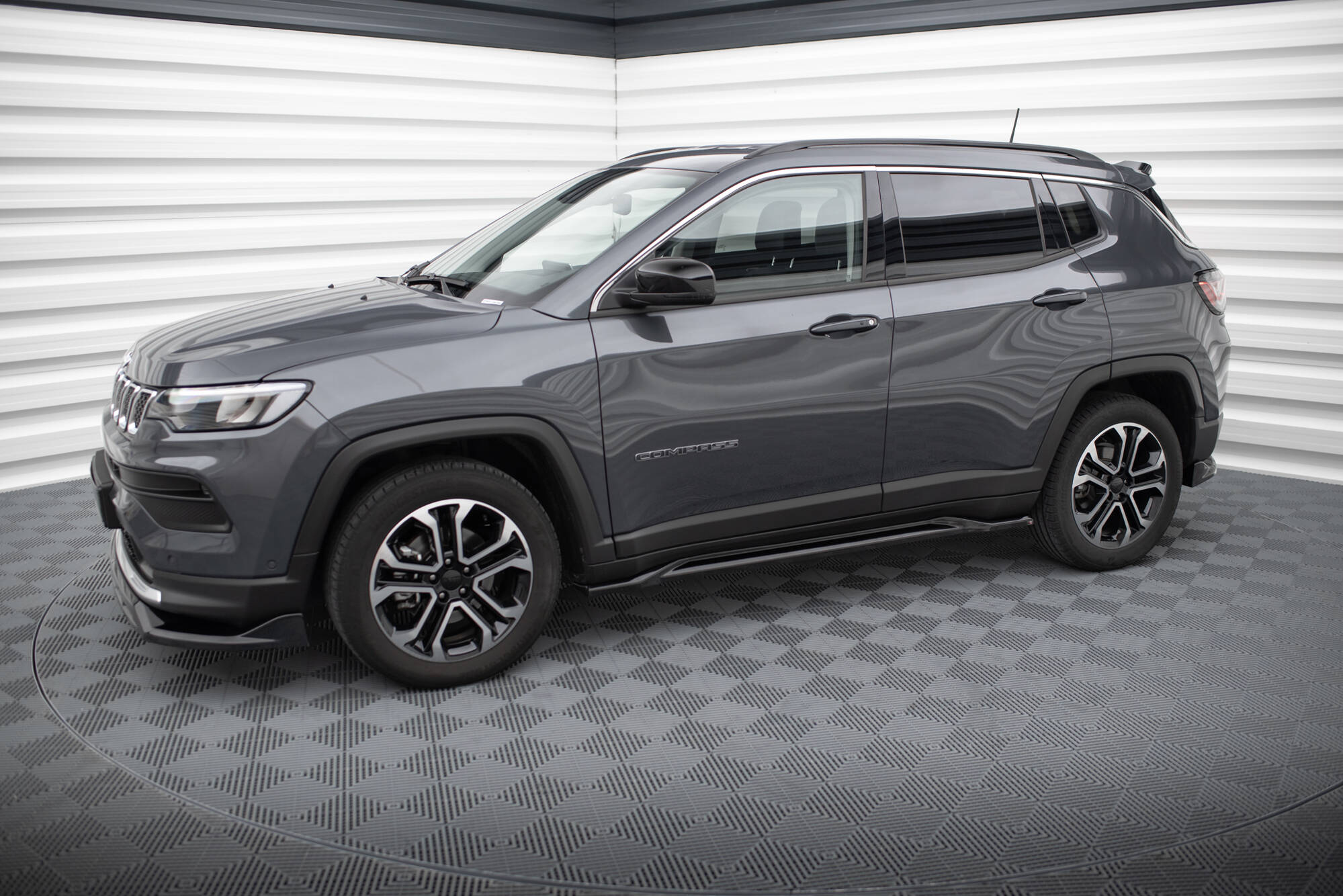 Bodykit Jeep Compass Limited MK2 Facelift Maxton Glanzend zwart