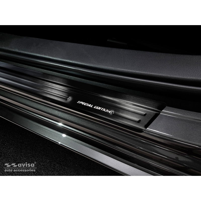 Seuils de portes inox noir sur mesure pour Mazda 3 HB 5-portes 2019-  - Acier Brossé 'Special Edition' 4-pièces