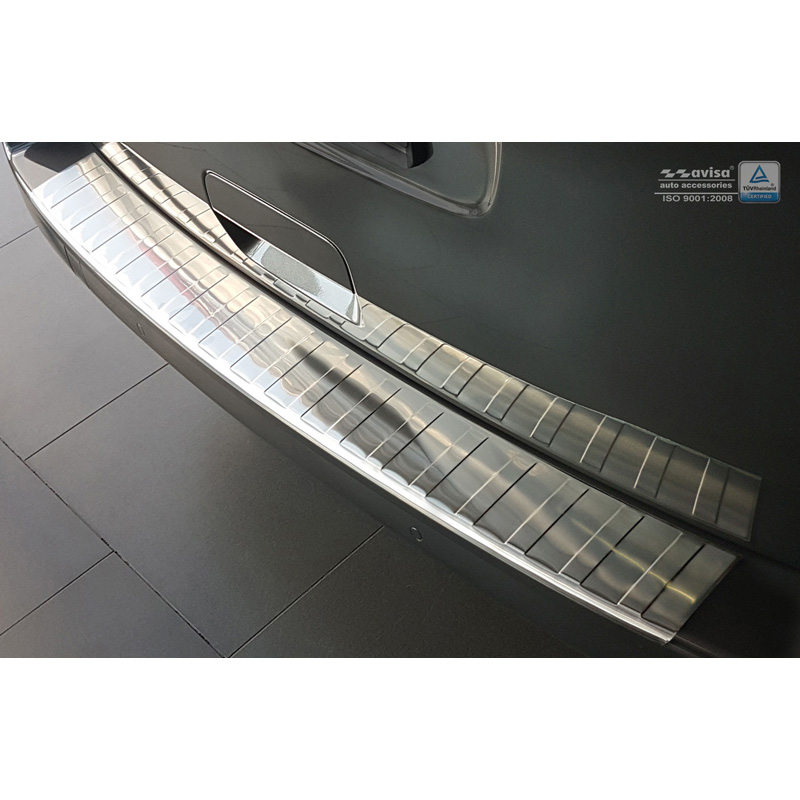 Protection de seuil arrière inox sur mesure pour Citroën Spacetourer / Peugeot Traveller / Peugeot Expert / Toyota Proace Verso 2016- / Opel Vivaro 2019- 'Ribs' (pour pare-chocs avec peinture)