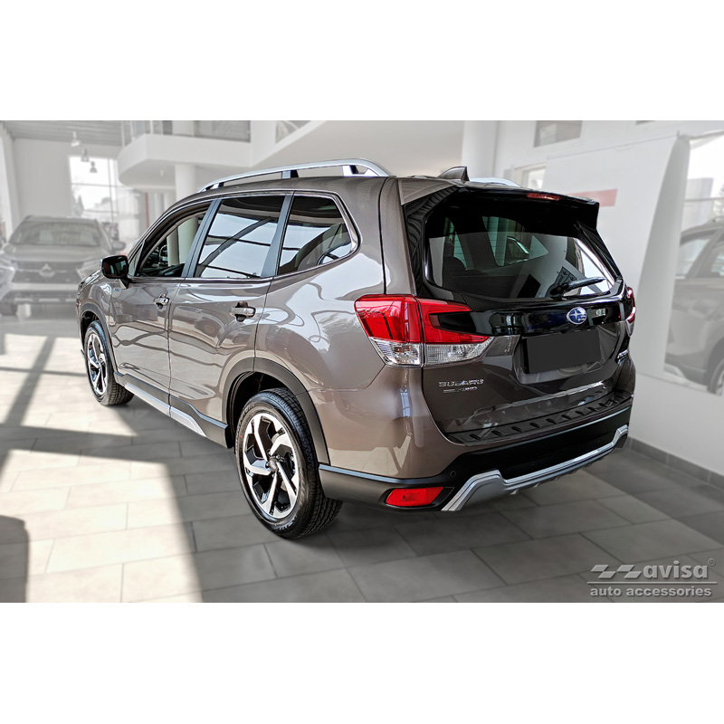 Protection de seuil arrière inox noir sur mesure pour Subaru Forester (SK) 2018-2024 'STRONG EDITION'