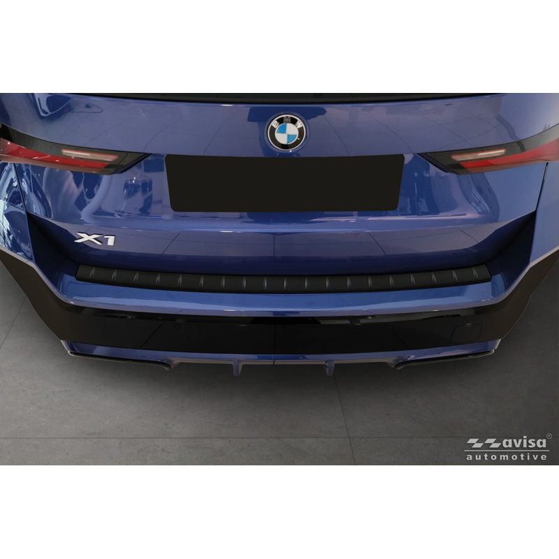 Avisa Protection de seuil arrière inox noir mat sur mesure pour BMW X1 (U11) M-Sport & iX1 (U11) M-Sport 2022- 'Ribs'