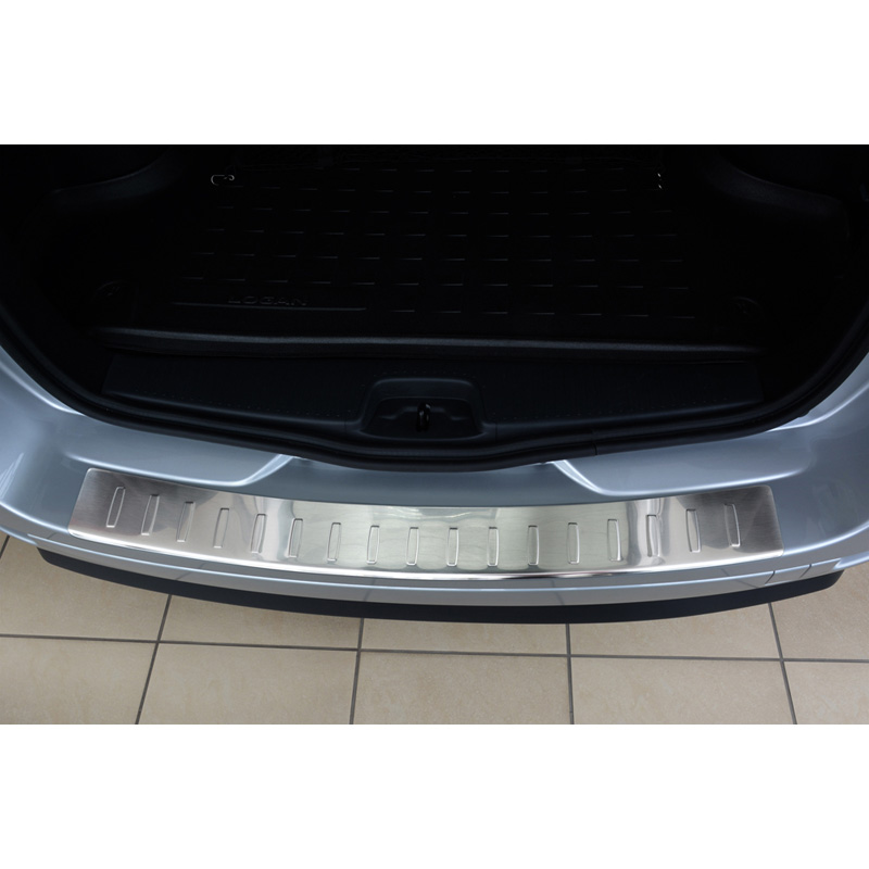 Protection de seuil arrière inox sur mesure pour Dacia Logan MCV 2013- 'Ribs'