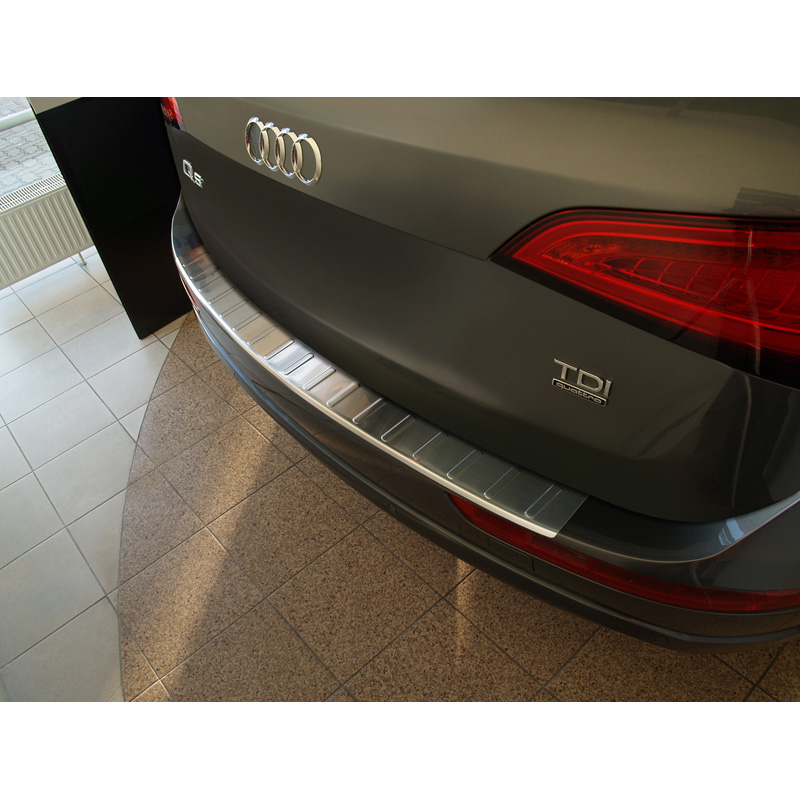Protection de seuil arrière inox sur mesure pour Audi Q5 2008-2012 & 2012- 'Ribs'
