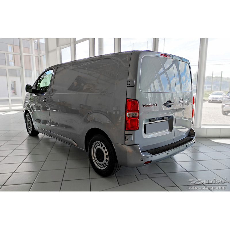 Protection de seuil arrière en aluminium noir mat sur mesure pour Citroën Space Tourer & Jumpy / Peugeot Traveller & Expert / Toyota Proace Verso 2016- / Opel Vivaro & Zafira Life 2019- (modèles avec dessus de pare-chocs peint) 'Riffled Plate'