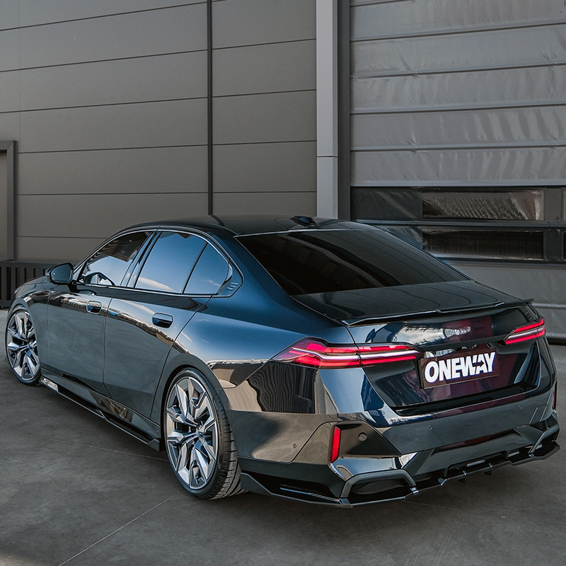 Oneway Set de jupes latérales sur mesure pour BMW Serie-5 G60/G61 Sedan/Touring M-Pack 2023- incl. i5 - Noir brillant