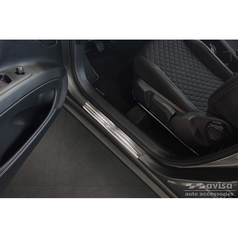 Seuils de portes inox sur mesure pour Toyota Aygo X 2022- 'Lines X' - 4-pièces