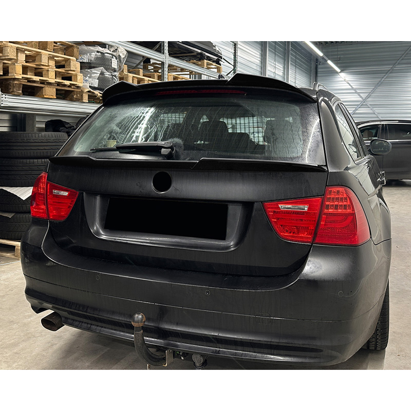 Aileron arrière inférieur sur mesure pour BMW Série-3 E91 Touring 2005-2012 (ABS Noir Luisant)