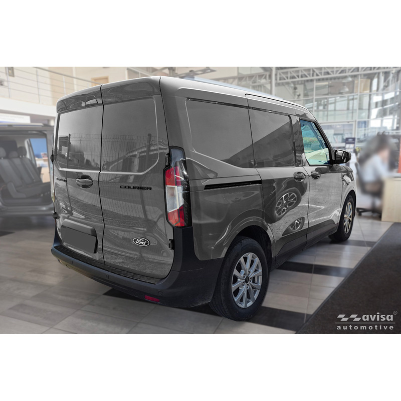 Avisa Protection de seuil arrière inox noir mat sur mesure pour Ford Transit Courier II / Tourneo Courier II 2023- 'Riffled Plate'