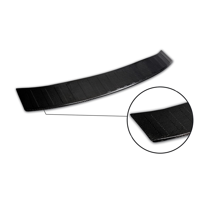 Protection de seuil arrière carboné 3D sur mesure pour Ford Kuga II 2013-2019 'Ribs'