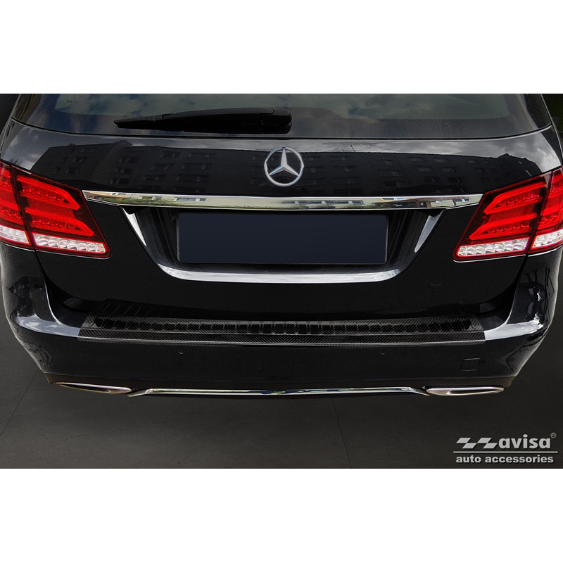 Protection de seuil arrière carboné 3D sur mesure pour Mercedes Classe-E Combi FL 2013-2016 'Ribs'
