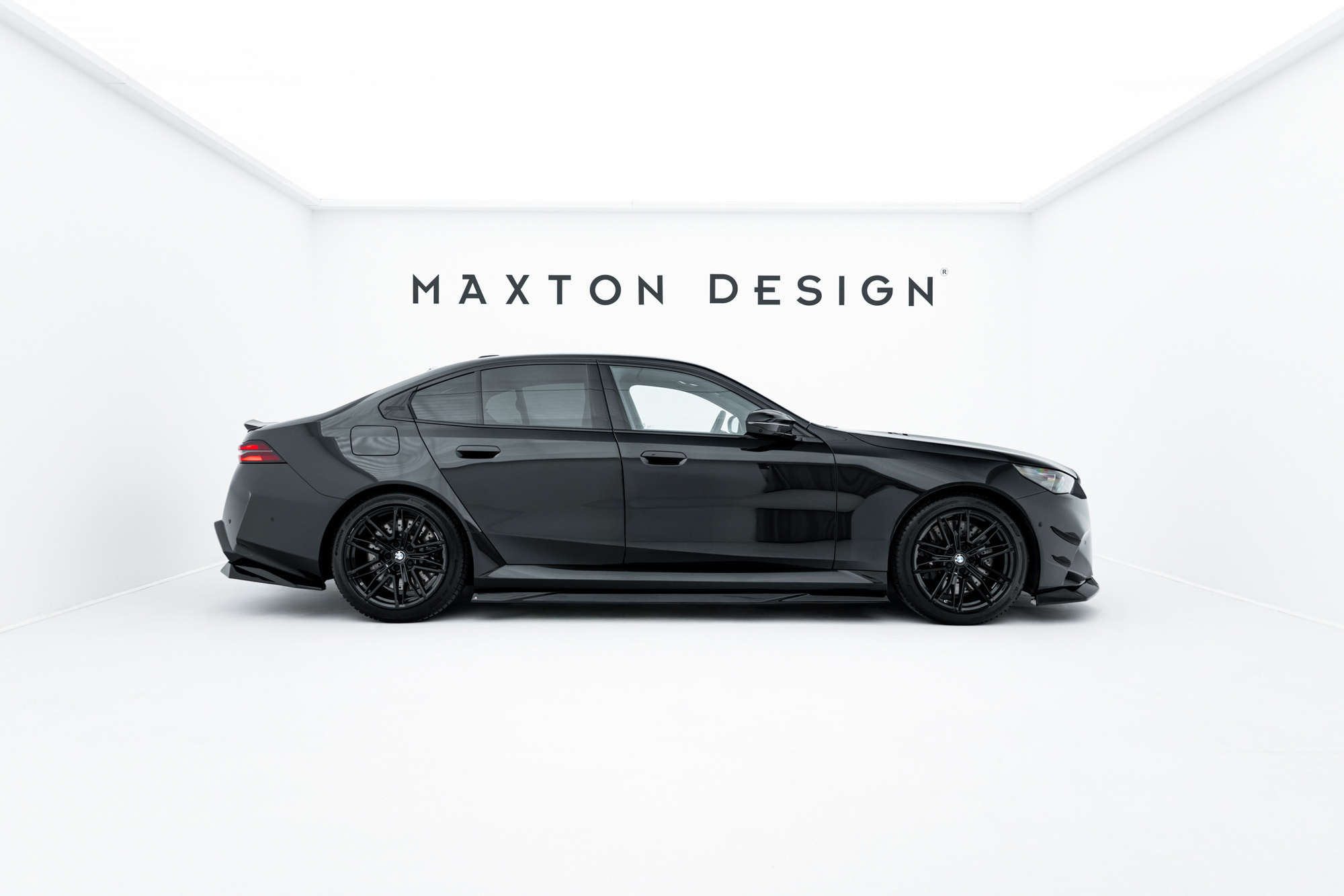 Bodykit passend voor BMW M5 G90 Maxton Glanzend zwart