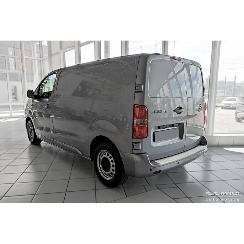 Avisa Protection de seuil arrière inox thermolaqué sur mesure pour Citroën Jumpy & Spacetourer / Peugeot Expert & Traveller / Toyota Proace 2016- / Opel Vivaro & Zafira Life 2019- (L1) 'Soft Silver'