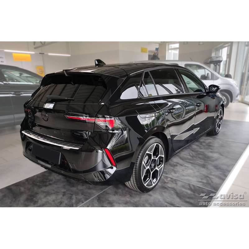Protection de seuil arrière inox sur mesure pour Opel Astra L HB 5-portes 2021- 'Ribs'