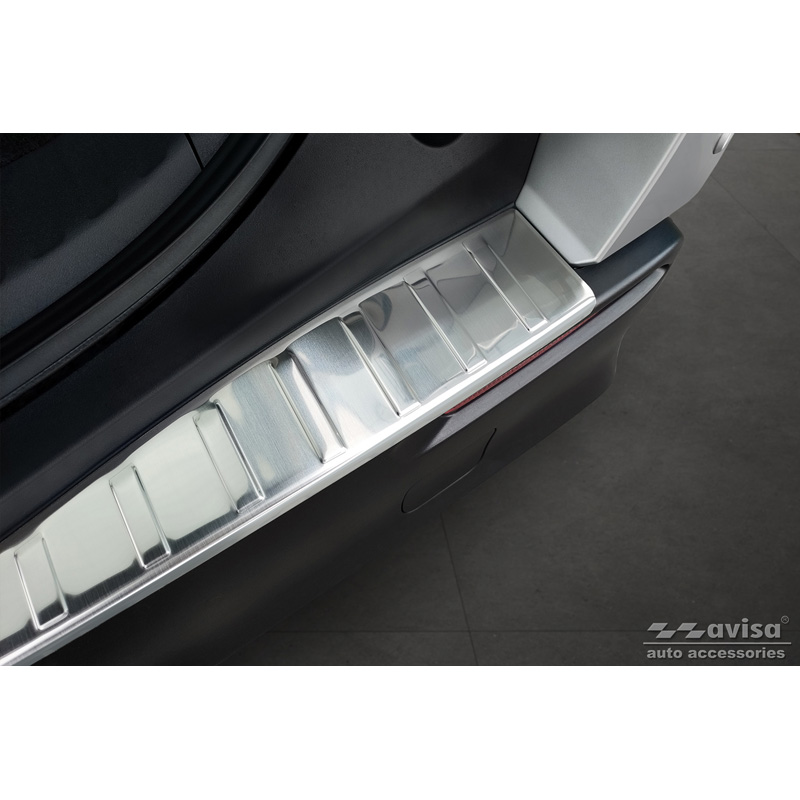 Protection de seuil arrière inox sur mesure pour Toyota bZ4X 2021- & Subaru Solterra 2022- 'Ribs'